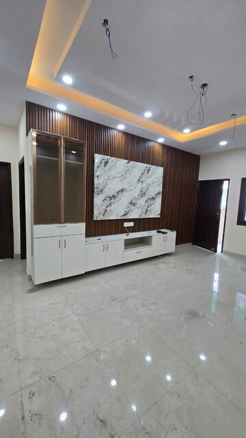 2.5 BHK Apartment For Rent in Madhur Apartment, Paschim Vihar
