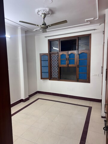 Room in 2 BHK Apartment at Priyadarshni Apartments, Paschim Vihar – for Rent