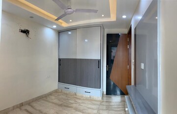 Building Lobby in 2 BHK Apartment at Prachin Apartment, Paschim Vihar – for Rent