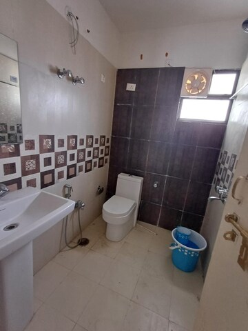 Master Bedroom in 3.5 BHK Apartment at LDA Parijaat Apartments, Faizabad Road – for Rent