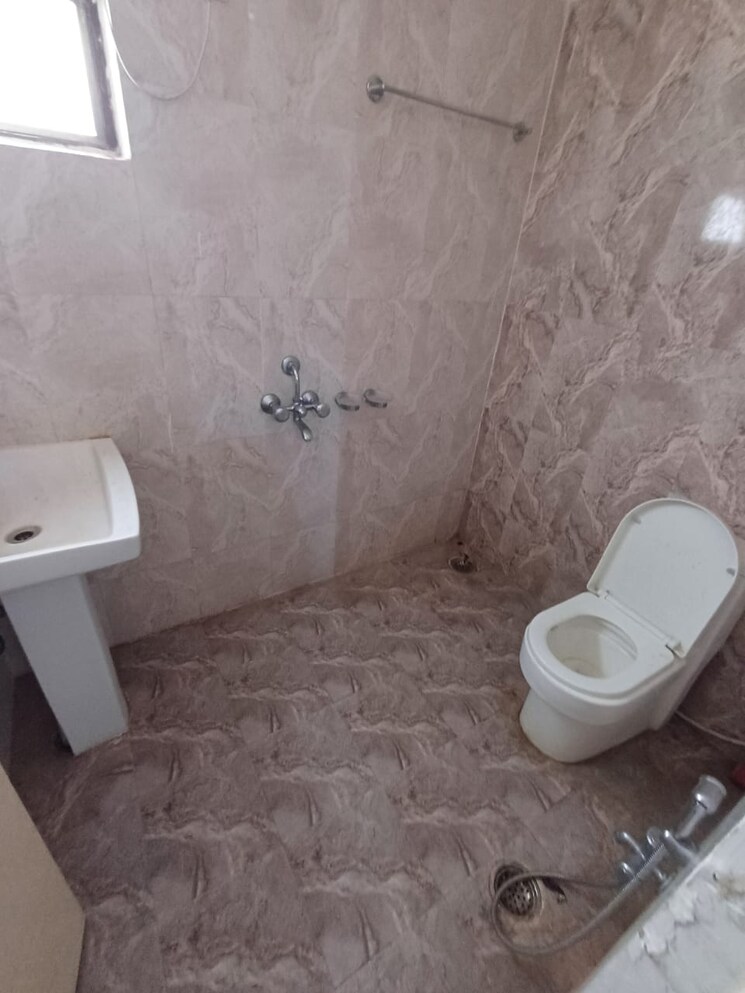 Bathroom, lda-parijaat-apartments 3.5 Bedroom 2580 Sq.Ft. Apartment In Faizabad Road Lucknow 8846659