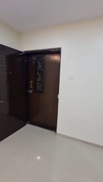 Room in 3 BHK Apartment at Adarsh CHS Andheri, Andheri West – for Rent