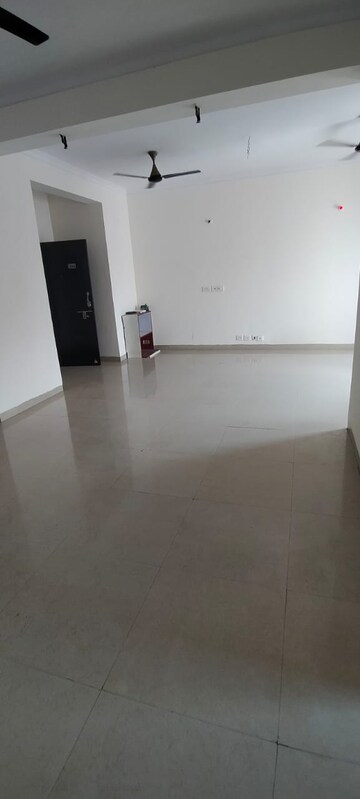 Room in 2.5 BHK Apartment at Rohtas Plumeria, Gomti Nagar – for Rent