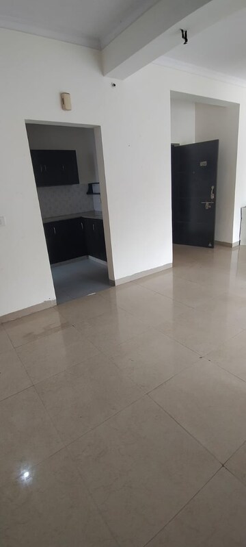 Room in 2.5 BHK Apartment at Rohtas Plumeria, Gomti Nagar – for Rent