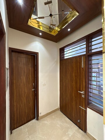 Room in 3 BHK Builder Floor at Omaxe Silver Birch, North Mullanpur – for Rent