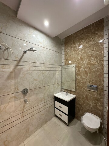 Bathroom in 3 BHK Builder Floor at Omaxe Silver Birch, North Mullanpur – for Rent