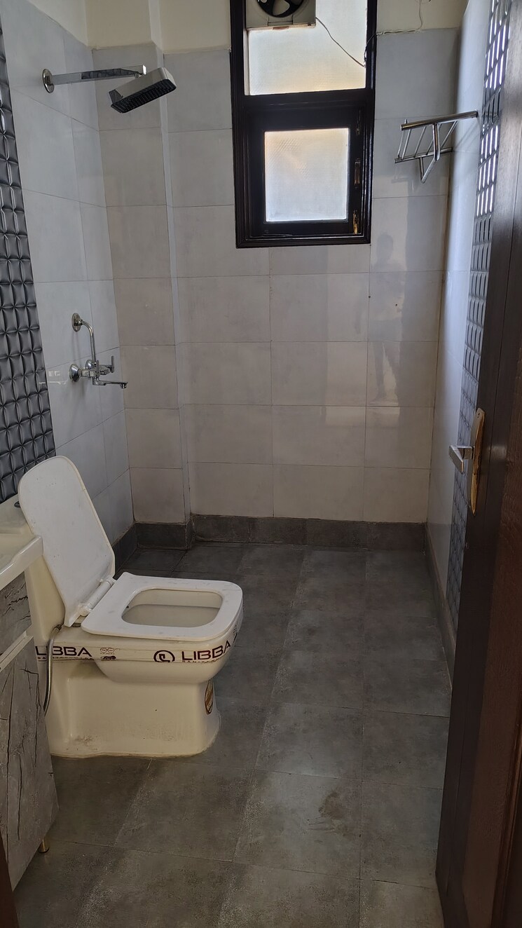 Bathroom, gardenia-glamour 3 Bedroom 1550 Sq.Ft. Apartment In Vasundhara Sector 3 Ghaziabad 8088417