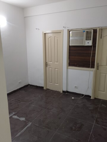 Room in 2 BHK Builder Floor at Wave Prime Floors, Wave City – for Rent