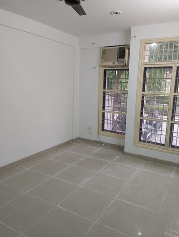 Room in 2 BHK Builder Floor at Wave Prime Floors, Wave City – for Rent