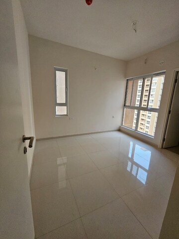 Room in 3 BHK Apartment at Godrej Green Cove, Mahalunge – for Rent