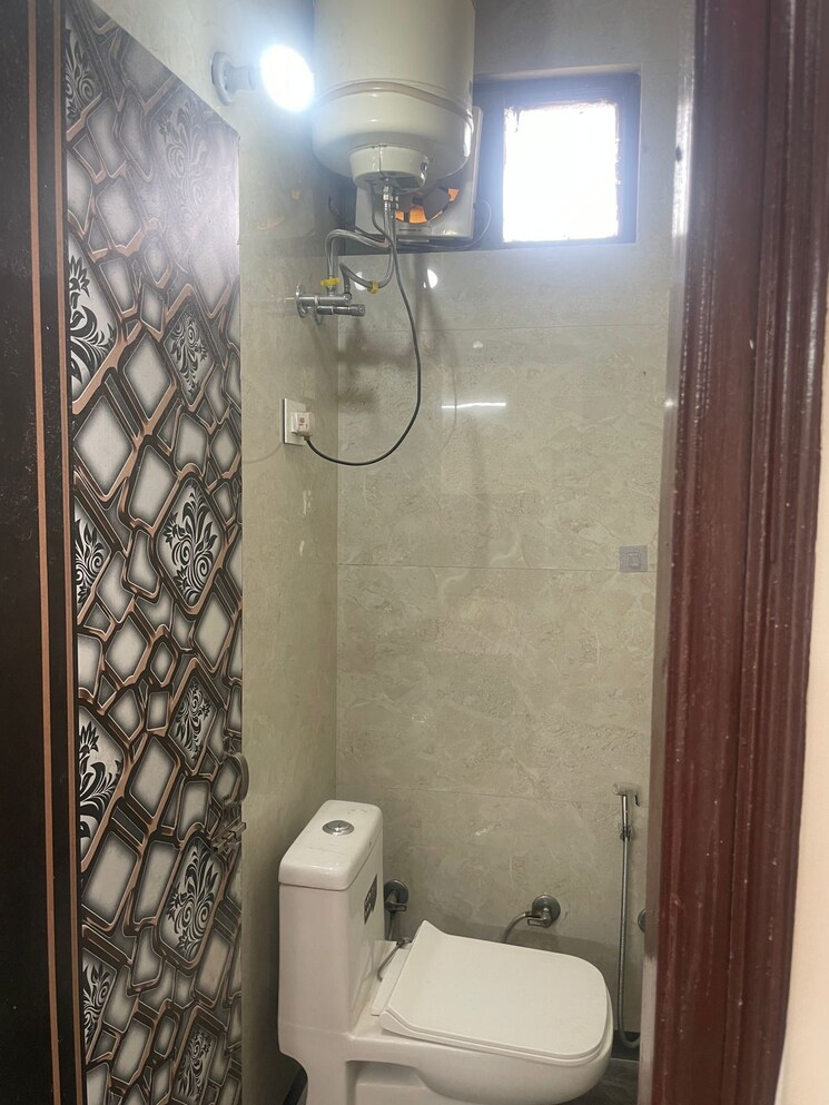 Bathroom, subhash nagar 1 Bedroom 110 Sq.Yd. Builder Floor In Subhash Nagar Delhi 8846867