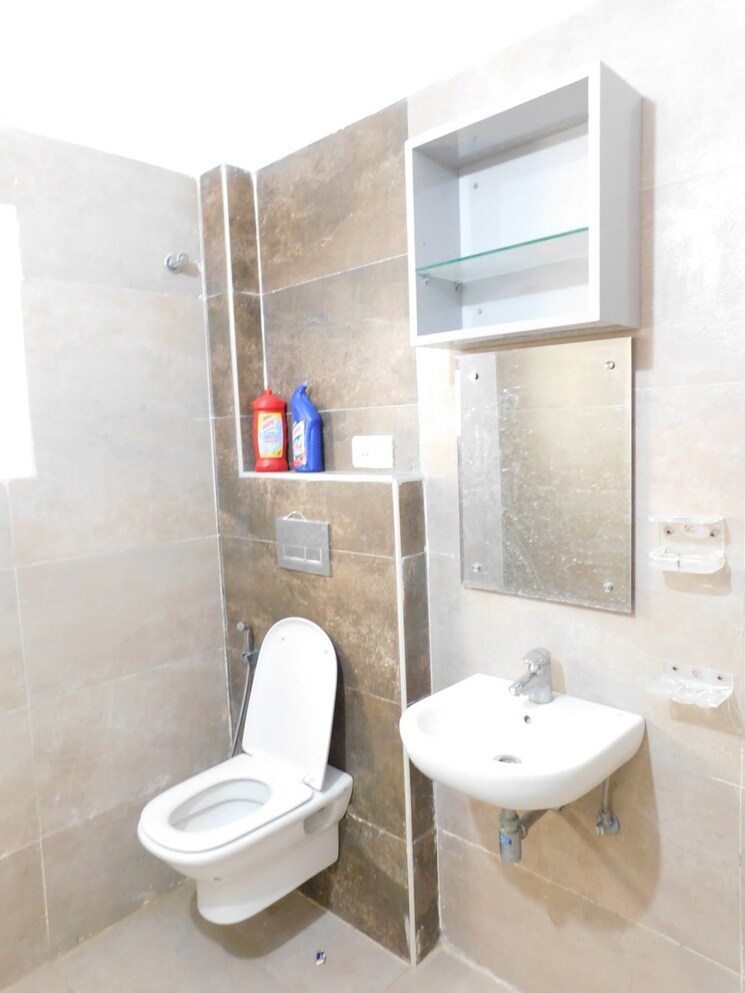 Bathroom, poulomi-indus-crest 5 Bedroom 300 Sq.Yd. Villa In Tellapur Hyderabad 8846864