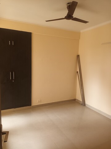 Room in 3 BHK Apartment at Supertech Ecovillage I, Sector 1 Greater Noida – for Rent