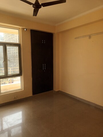 Room in 3 BHK Apartment at Supertech Ecovillage I, Sector 1 Greater Noida – for Rent