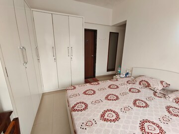 Bedroom in 2 BHK Apartment at Pearl Heights, Andheri West – for Rent