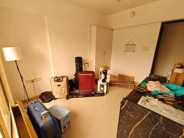 Master Bedroom in 2 BHK Apartment at Pearl Heights, Andheri West – for Rent