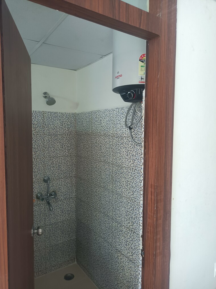 Bathroom, breez-global-heights 1 Bedroom 450 Sq.Ft. Apartment In Sohna Sector 33 Gurgaon 8846951