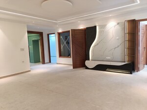 Room in 3 BHK Builder Floor at Palam Vihar – for Sale