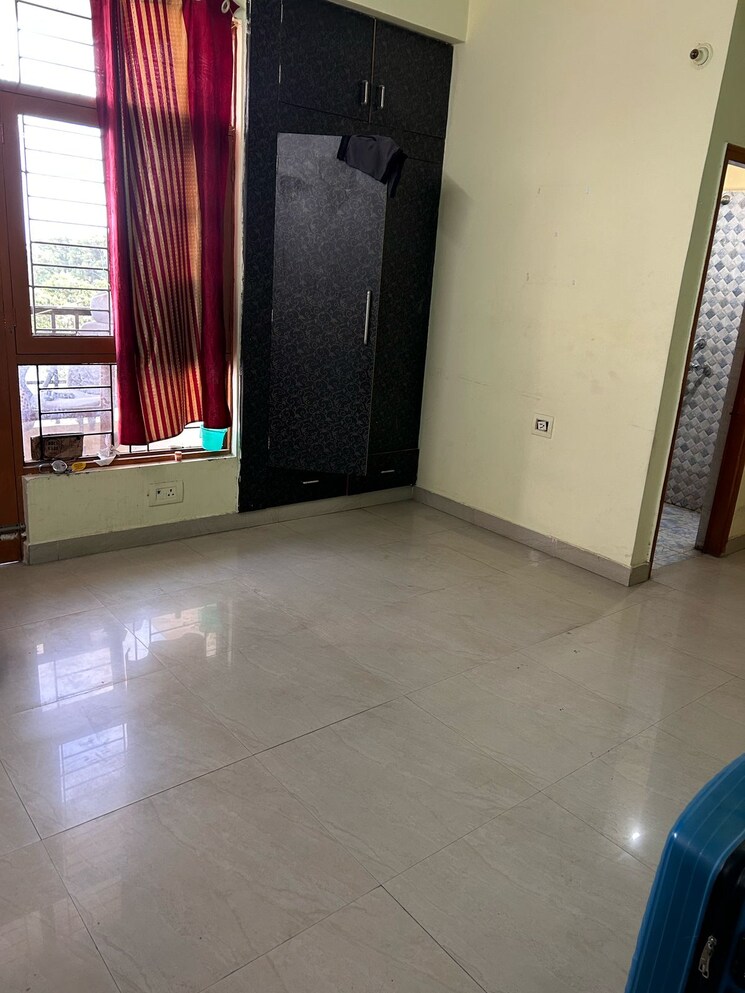 Room, faizabad road 3 Bedroom 1500 Sq.Ft. Apartment In Faizabad Road Lucknow 8847025