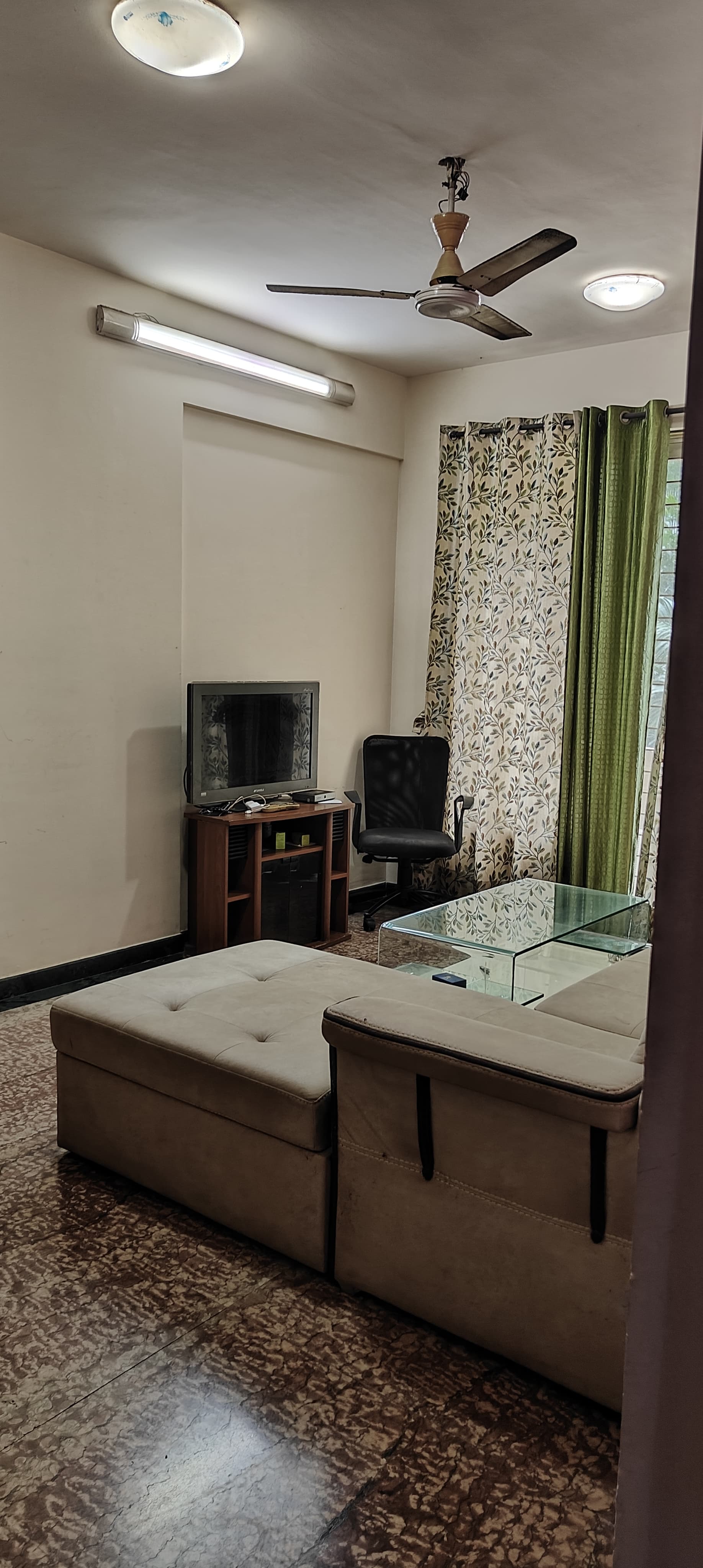 1 BHK Apartment For Rent in Hiranandani Estate Crown