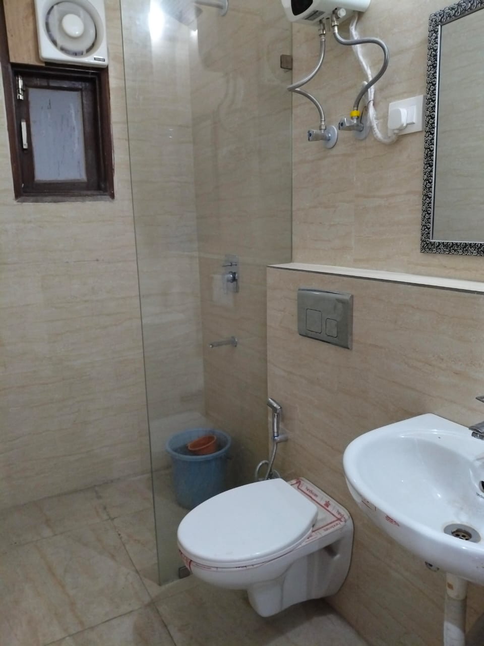 1 RkBuilder Floor For Rent in Freedom Fighters Enclave