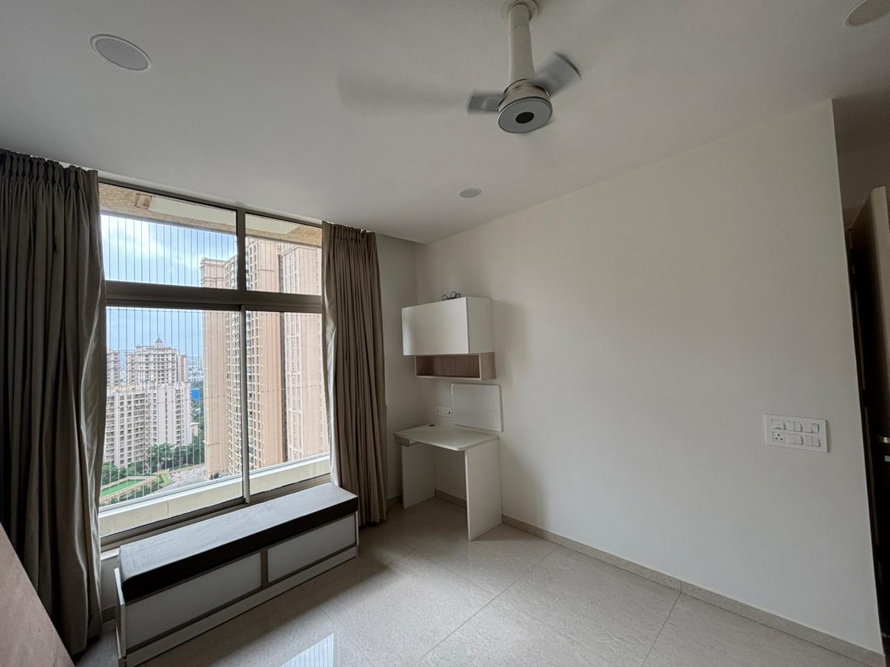 2 BHK + Pooja Room Apartment For Rent in Hiranandani Delanna