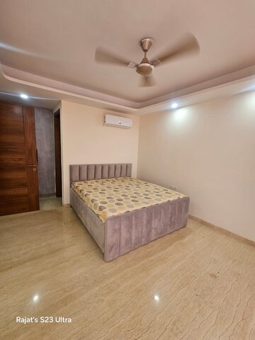 Bedroom in 4 BHK Builder Floor at Sector 57 – for Rent
