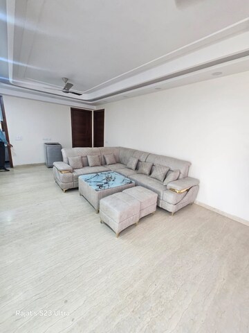 Bedroom in 4 BHK Builder Floor at Sector 57 – for Rent