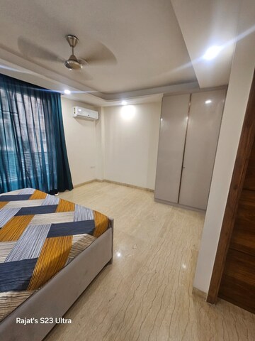 Bedroom in 4 BHK Builder Floor at Sector 57 – for Rent