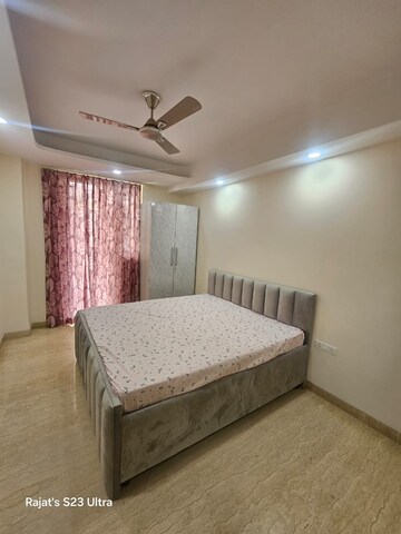 Bedroom in 4 BHK Builder Floor at Sector 57 – for Rent
