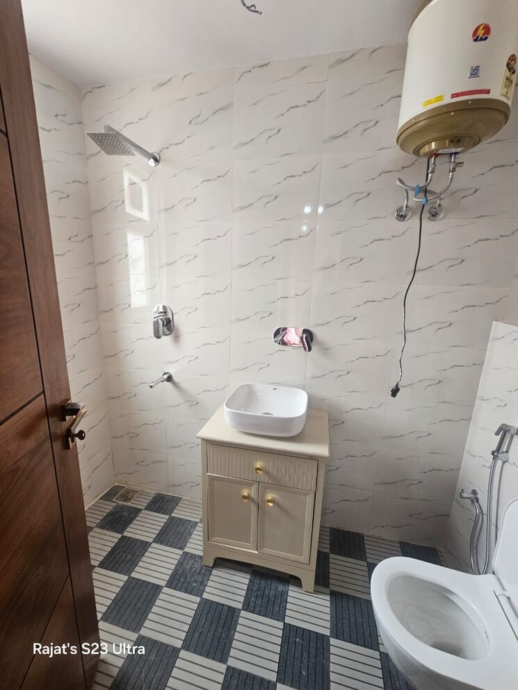 Bathroom, sector 57 4 Bedroom 2610 Sq.Ft. Builder Floor In Sector 57 Gurgaon 8847091