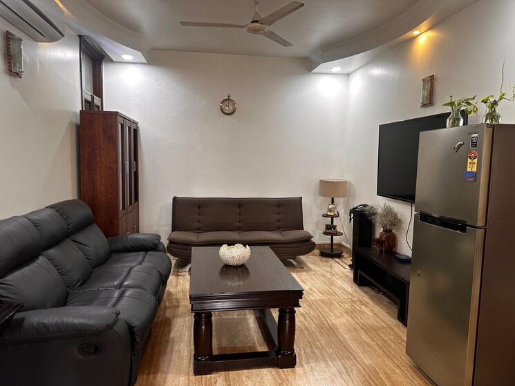 Living Room, panchsheel park 3 Bedroom 500 Sq.Yd. Builder Floor In Panchsheel Park Delhi 8847095