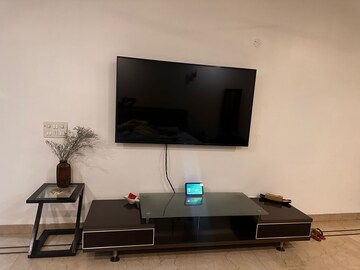 Furnished Amenities in 3 BHK Builder Floor at Panchsheel Park – for Sale