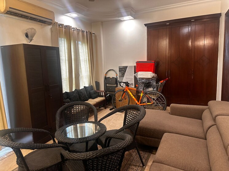 Living Room, panchsheel park 3 Bedroom 500 Sq.Yd. Builder Floor In Panchsheel Park Delhi 8847095