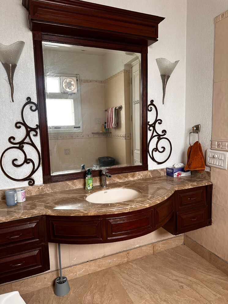 Bathroom, panchsheel park 3 Bedroom 500 Sq.Yd. Builder Floor In Panchsheel Park Delhi 8847095
