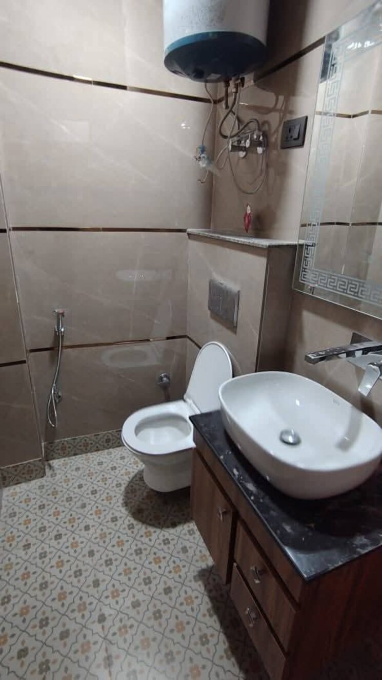 Bathroom, malviya nagar 2 Bedroom 700 Sq.Ft. Builder Floor In Malviya Nagar Delhi 8847153