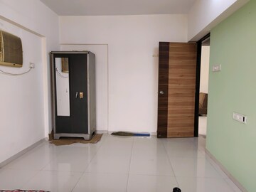 Room in 2 BHK Apartment at Lok Sarita, Andheri East – for Rent