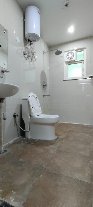 Bathroom in 1 BHK Builder Floor at Sector 47 – for Rent