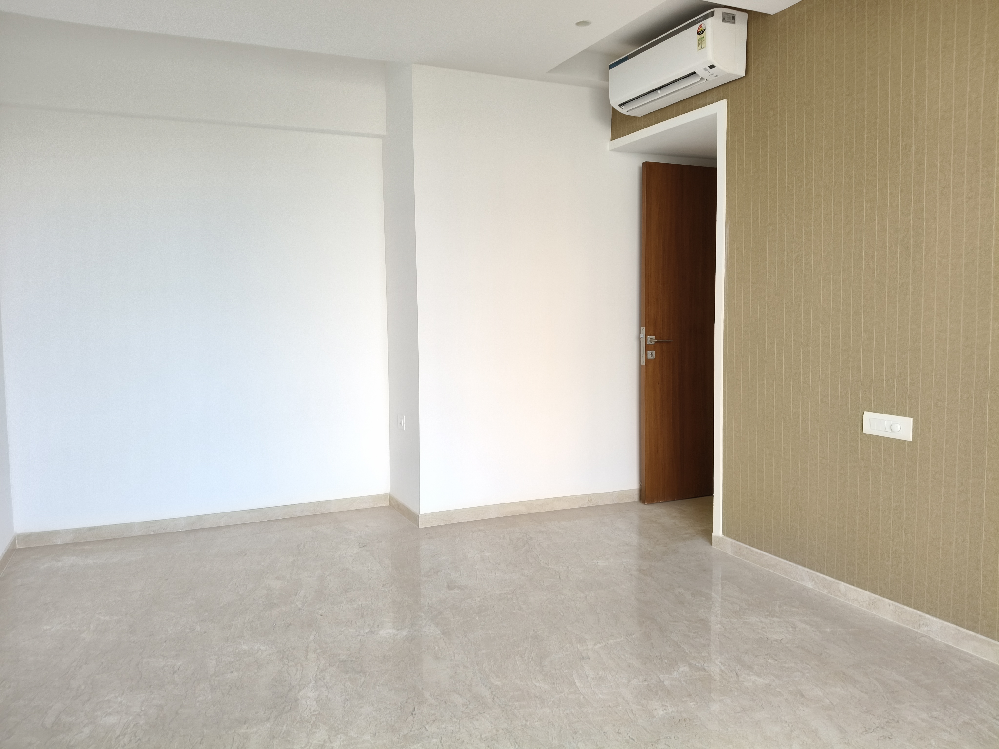 3 BHK + Extra Room 1300 Sq.Ft. Apartment in Hiranandani Lake Enclave Glendale