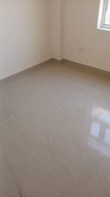 Room in 2 BHK Apartment at Shree Vardhman Mantra, Sector 67 – for Rent