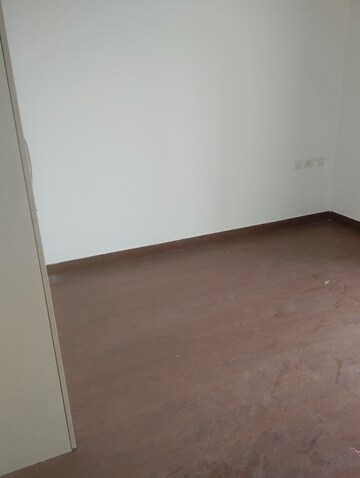 Room in 2 BHK Apartment at Shree Vardhman Mantra, Sector 67 – for Rent