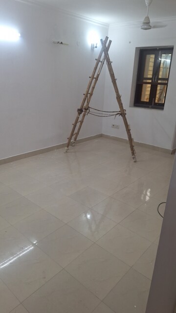 Room in 3 BHK Apartment at Vasant Kunj – for Rent
