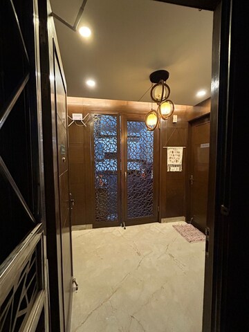 Furnished Amenities in 3 BHK Builder Floor at Saket – for Rent