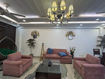 Furnished Amenities in 3 BHK Builder Floor at Saket – for Rent