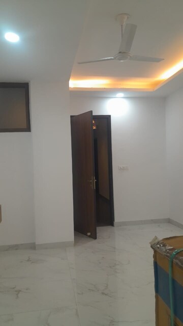 Room in 3 BHK Builder Floor at SS The Lilac, Sector 49 – for Rent