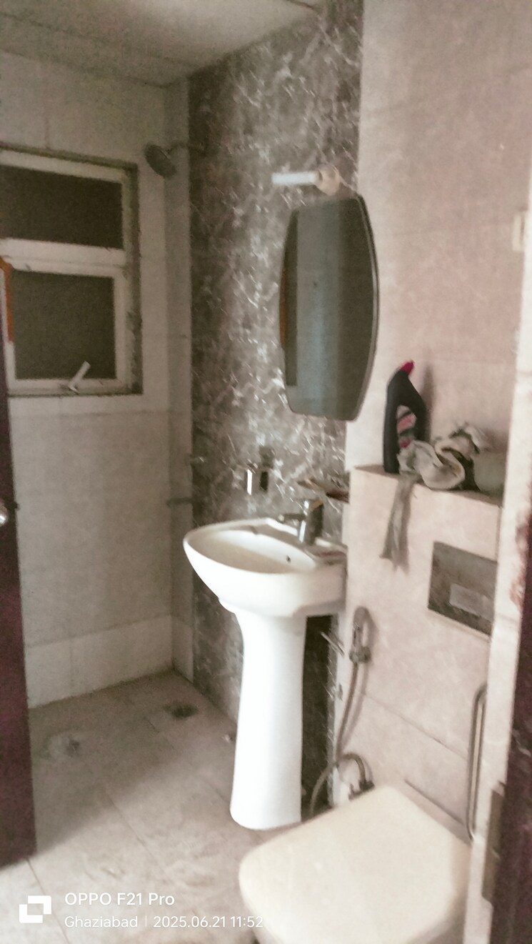 Bathroom, sarvottam-ksn-square 3 Bedroom 905 Sq.Ft. Apartment In Vasundhara Sector 3 Ghaziabad 8847306