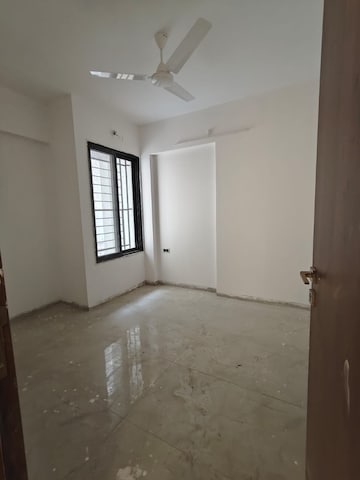 Room in 3 BHK Apartment at Unique Youtopia, Kharadi – for Rent