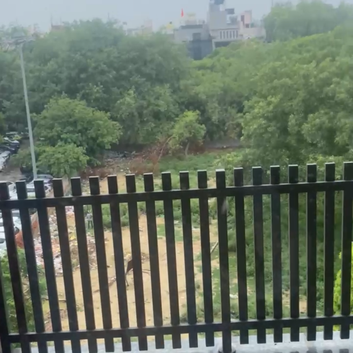 4 BHK + Pooja Room,Servant Room Builder Floor For Rent in BU SFS Flats