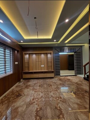 Room in 2.5 BHK Builder Floor at Sector 33 – for Sale