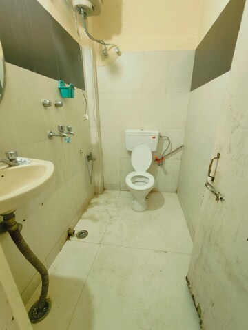 Bathroom in 1 BHK Builder Floor at Sushant Vyapaar Kendra, Sector 43 – for Rent